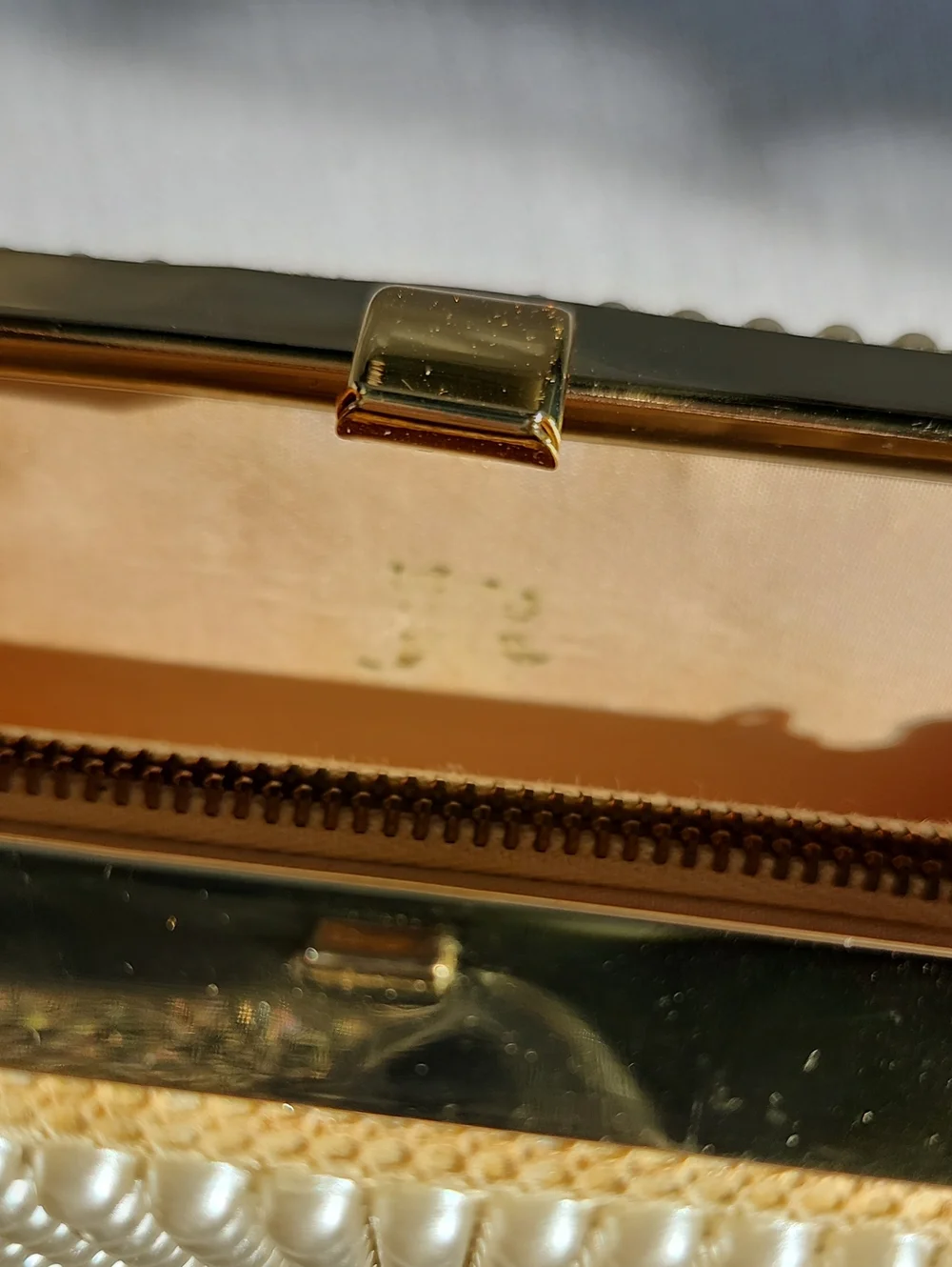 JR USA Ex Cond Vintage 50's Faux Pearl Gold Tone Snap Closure Box Clutch, $25